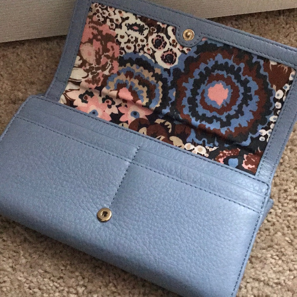 Excellent condition Vera Bradley leather wallet